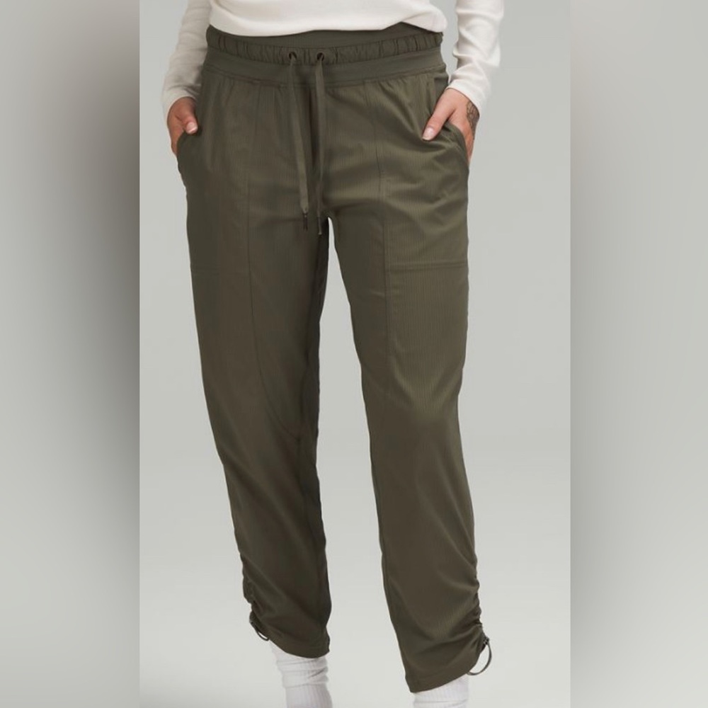 Lululemon Dance Studio Street City Mid-Rise Crop 25” Size 4 Dark Olive Yoga